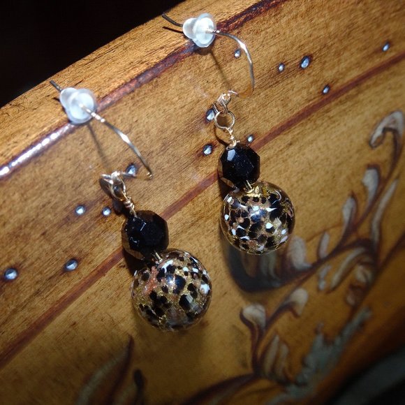 Handmade Murano Cluseau earrings in classic black, white, and gold - Picture 3 of 17